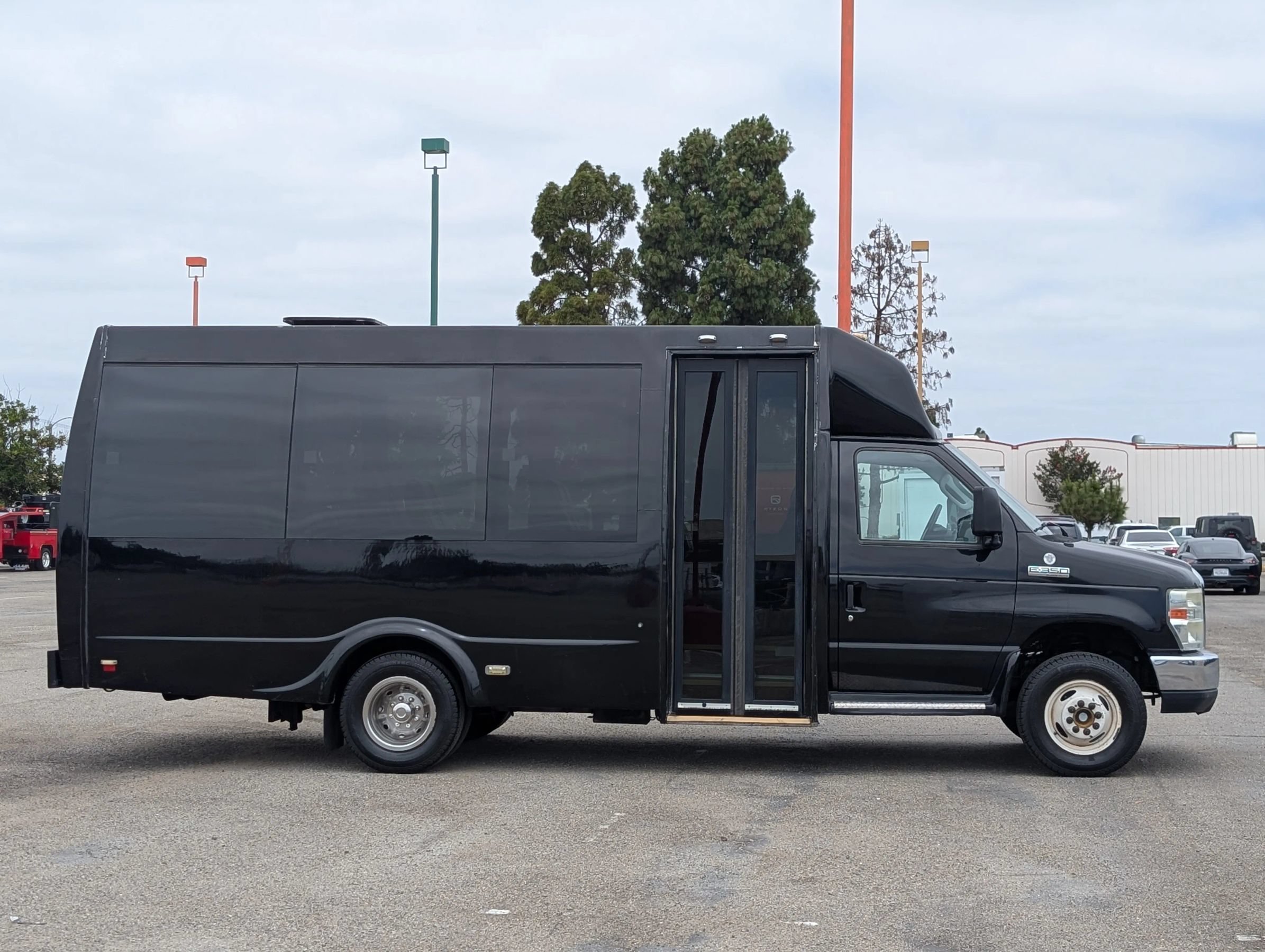 Used 2012 Ford E-350 and Econoline 350 Super Duty w/ Shuttle Bus Prep Pkg RWD image 8