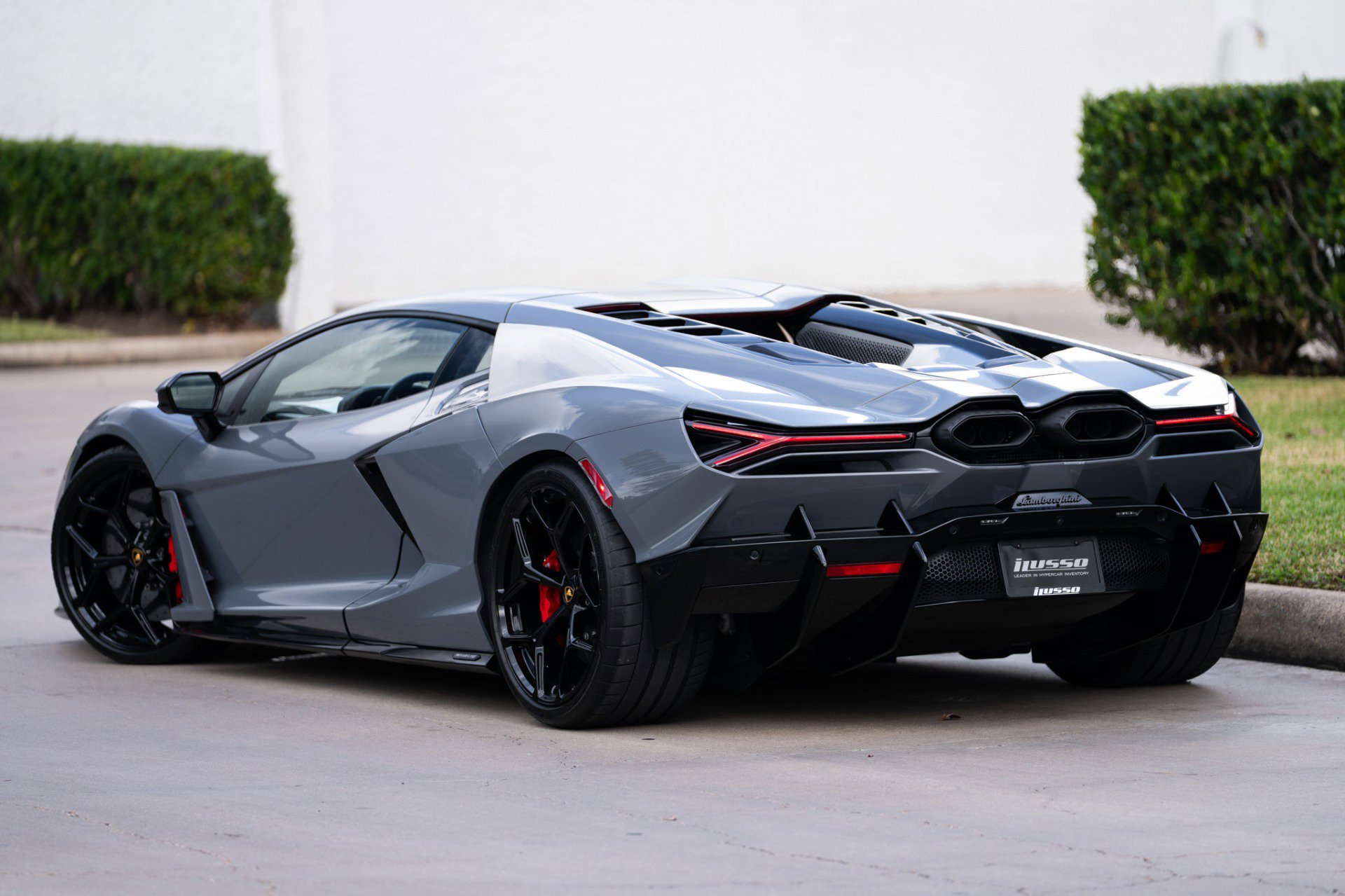 Used 2024 Lamborghini Revuelto image 2