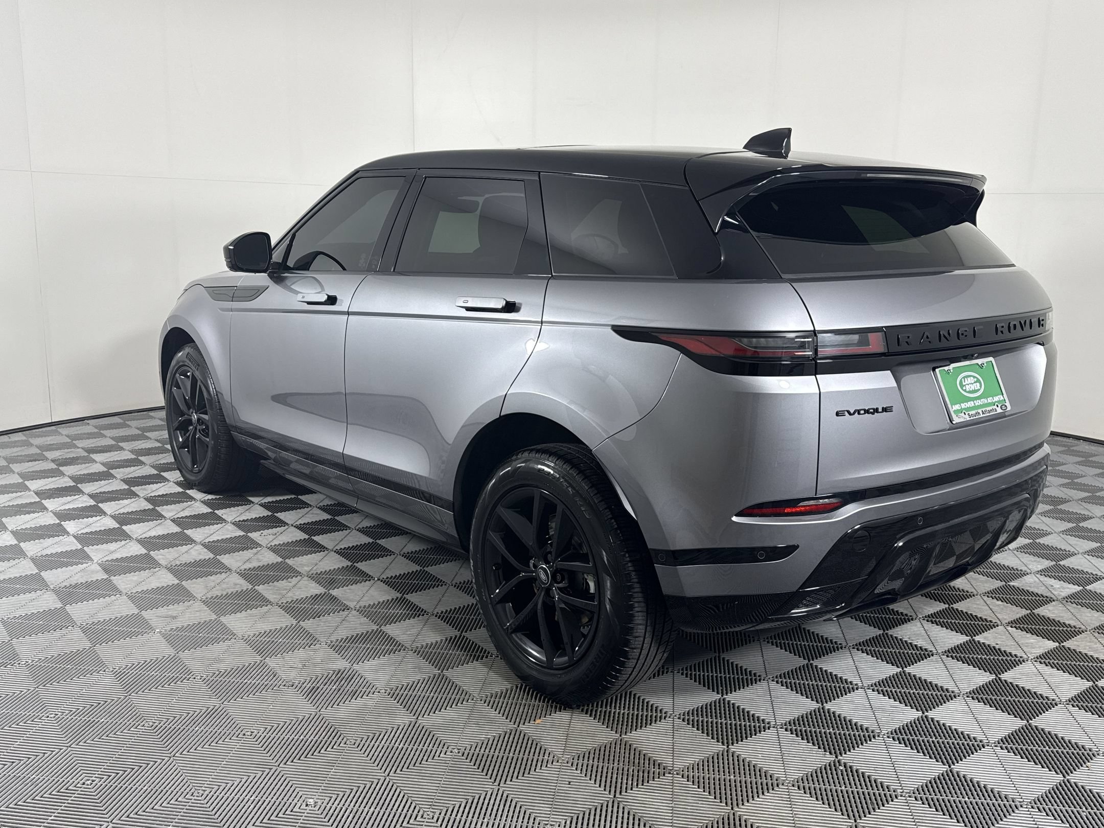 Used 2024 Land Rover Range Rover Evoque Dynamic SE AWD/4WD image 3