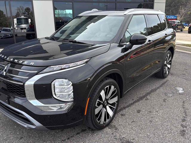 Used 2025 Mitsubishi Outlander SEL image 1