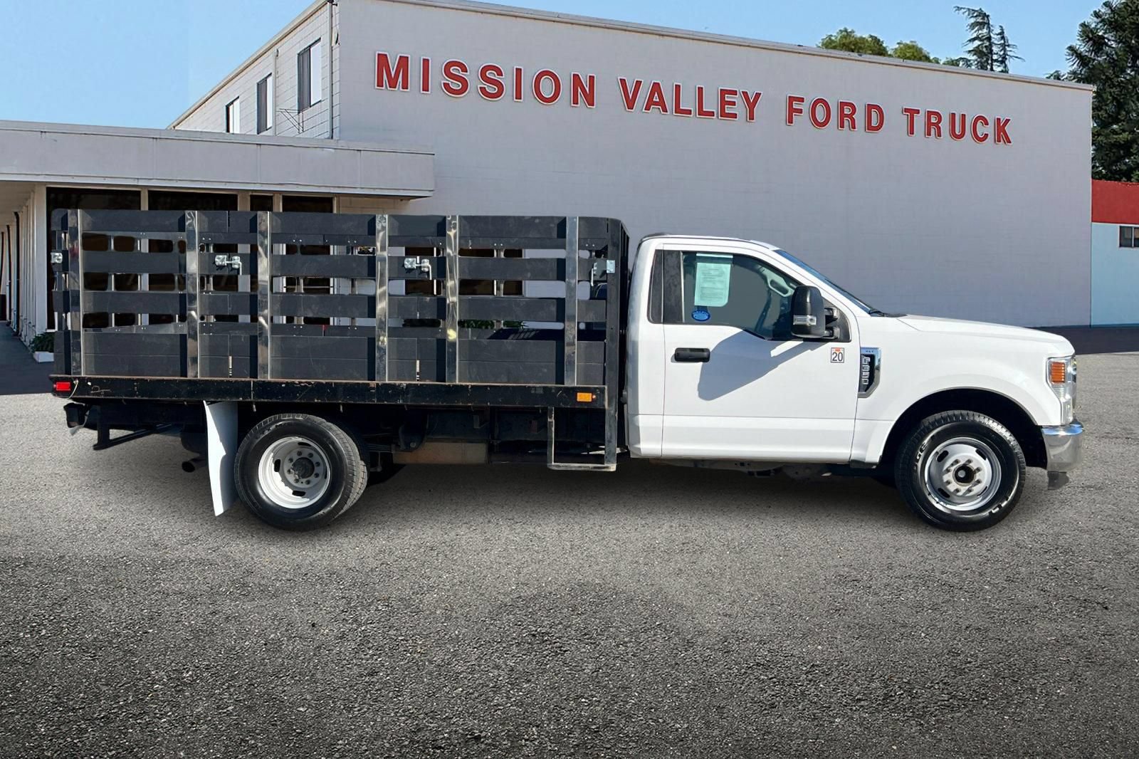 Used 2021 Ford F350 XLT RWD image 3