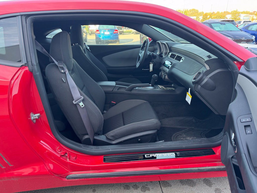 Used 2015 Chevrolet Camaro LS RWD image 16