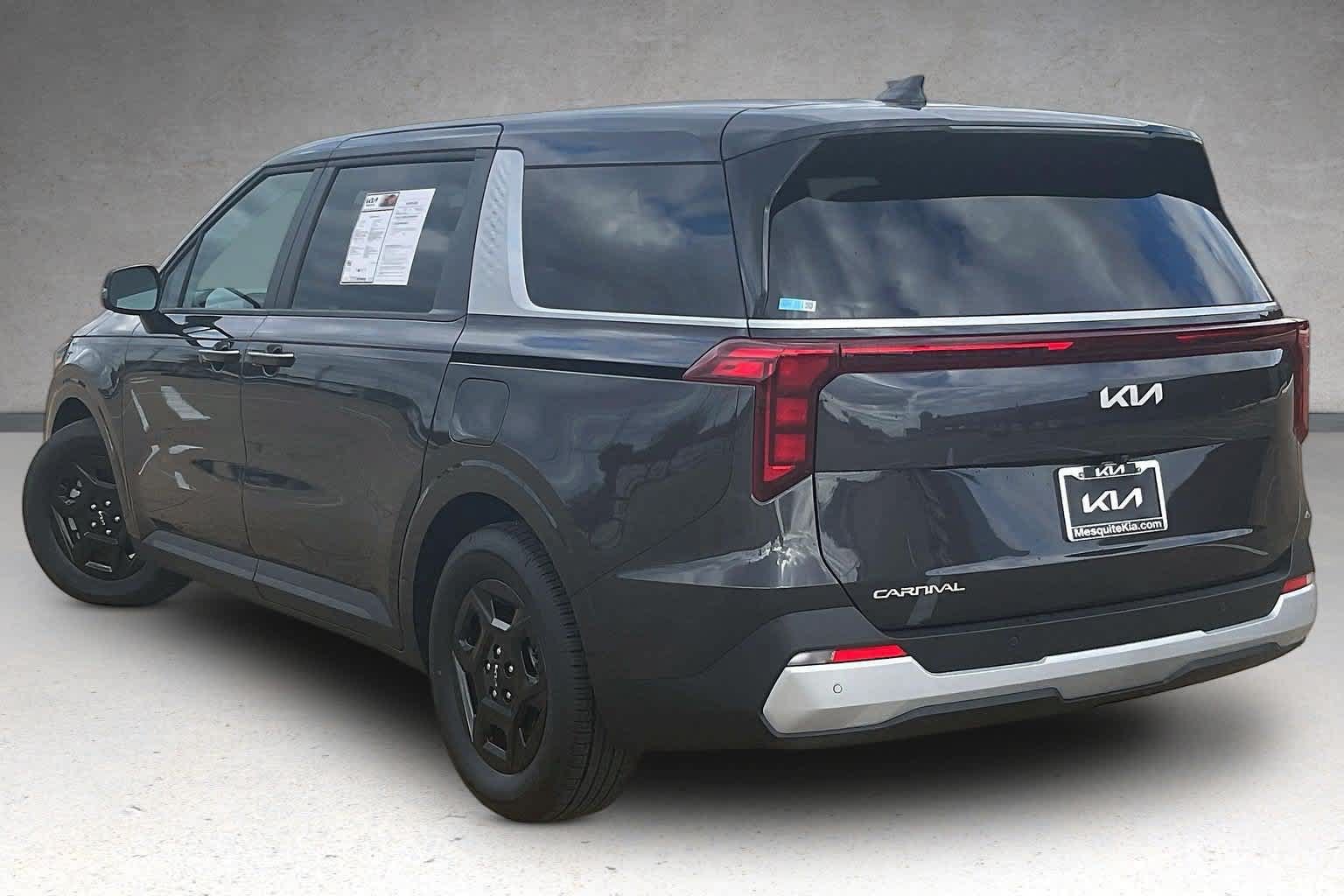 Certified 2026 Kia Carnival FWD image 4