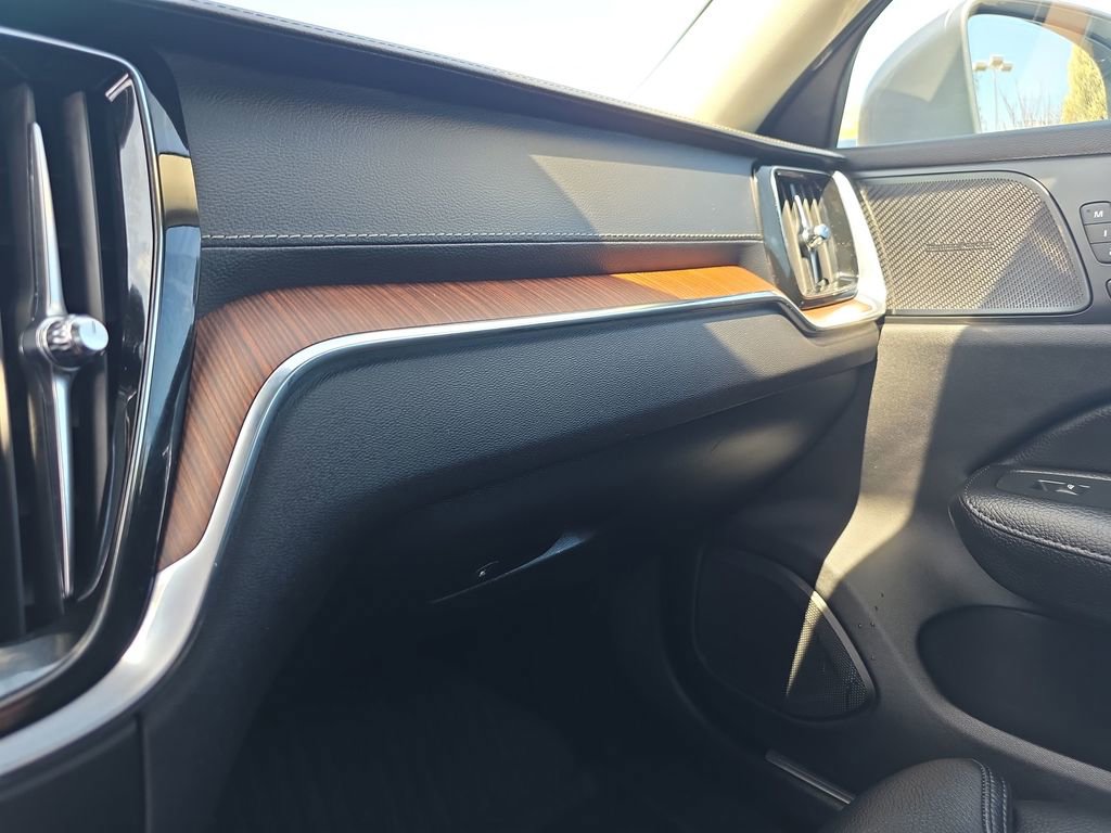 Used 2020 Volvo S60 T6 Inscription w/ Protection Package Premier image 36