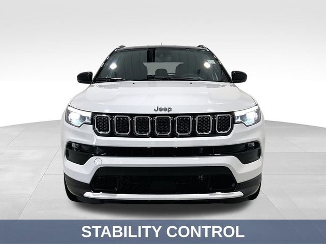 Used 2023 Jeep Compass Limited w/ Elite Group AWD/4WD image 3