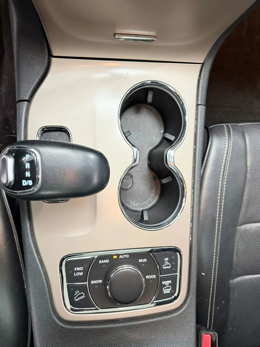 Used 2015 Jeep Grand Cherokee Overland AWD/4WD image 16