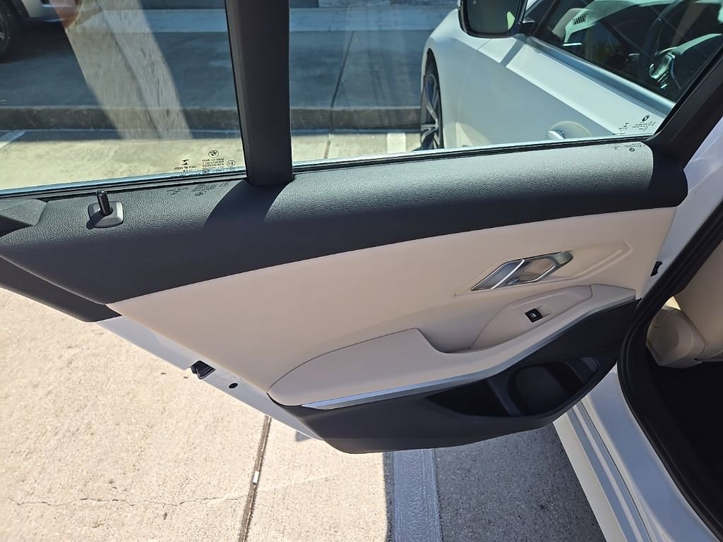 Used 2019 BMW 330i Sedan w/ Premium Package image 8