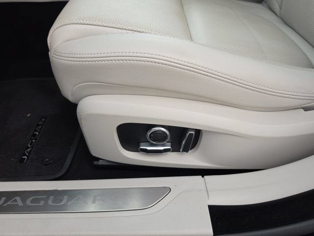 Used 2022 Jaguar XF S RWD image 18