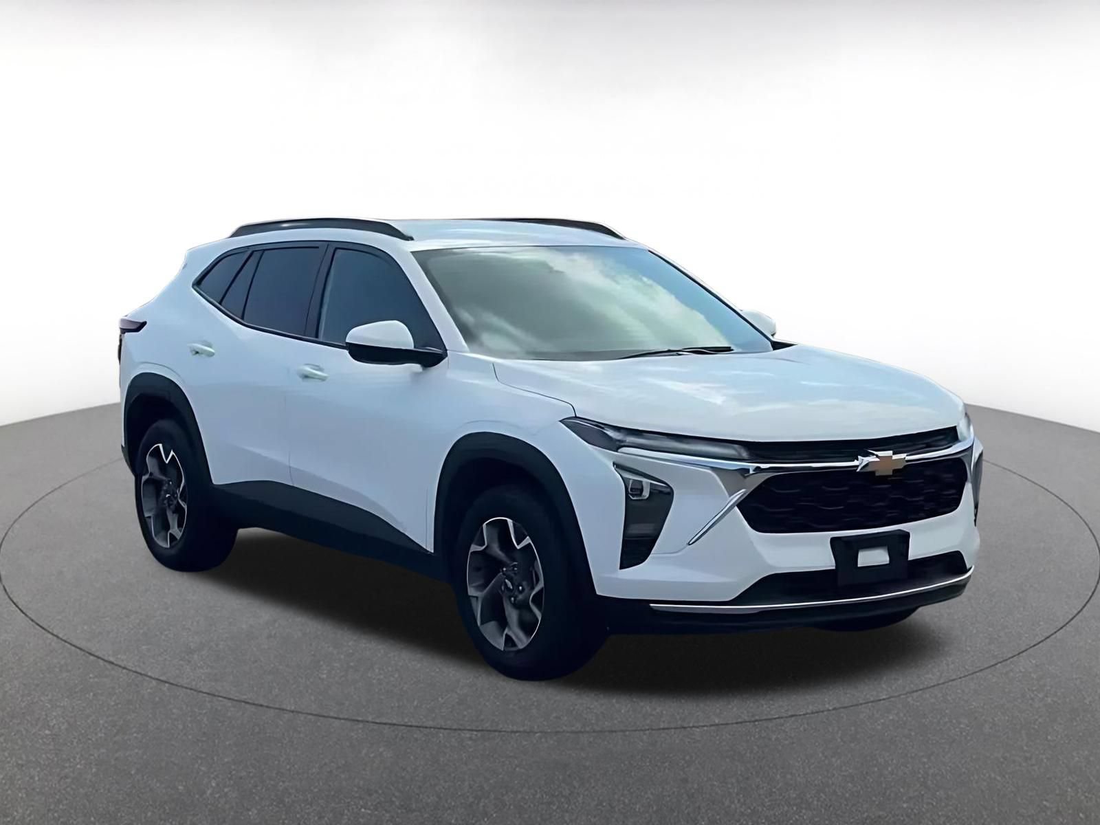 Used 2025 Chevrolet Trax LT FWD image 3