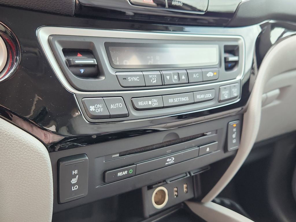 Used 2017 Honda Pilot Touring image 18