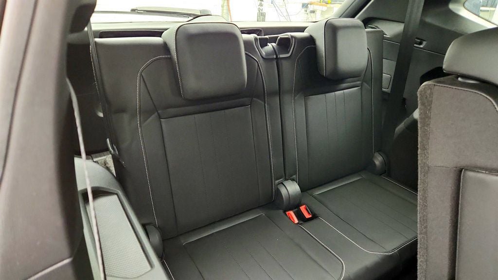 Used 2023 Volkswagen Tiguan SE R-Line FWD image 23