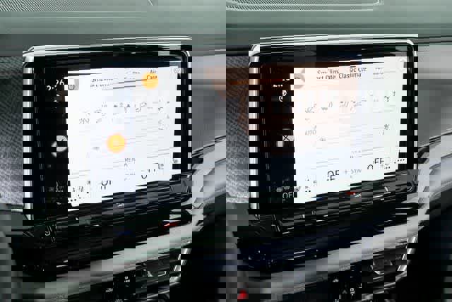 Certified 2025 Volkswagen Atlas Peak Edition SE image 12