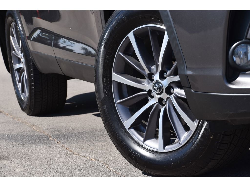 Used 2019 Toyota Highlander XLE AWD/4WD image 11