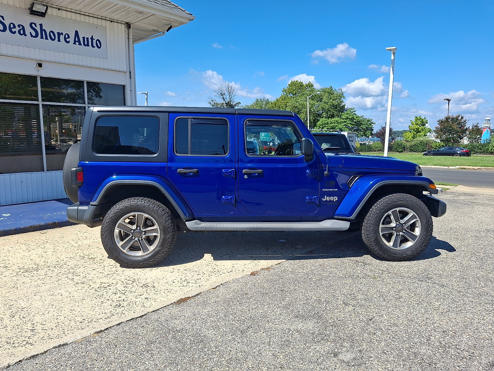 Used 2018 Jeep Wrangler Unlimited Sahara AWD/4WD image 7