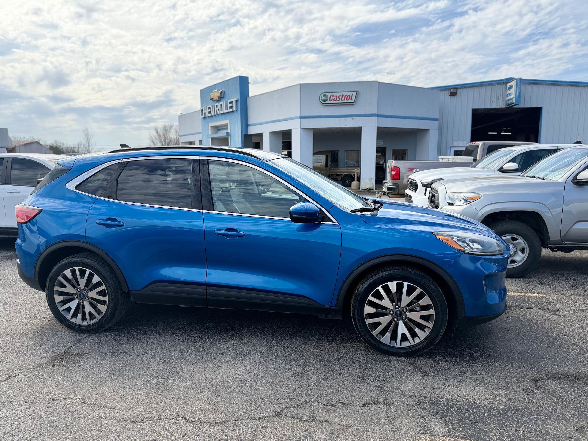 Used 2020 Ford Escape Titanium AWD/4WD image 2