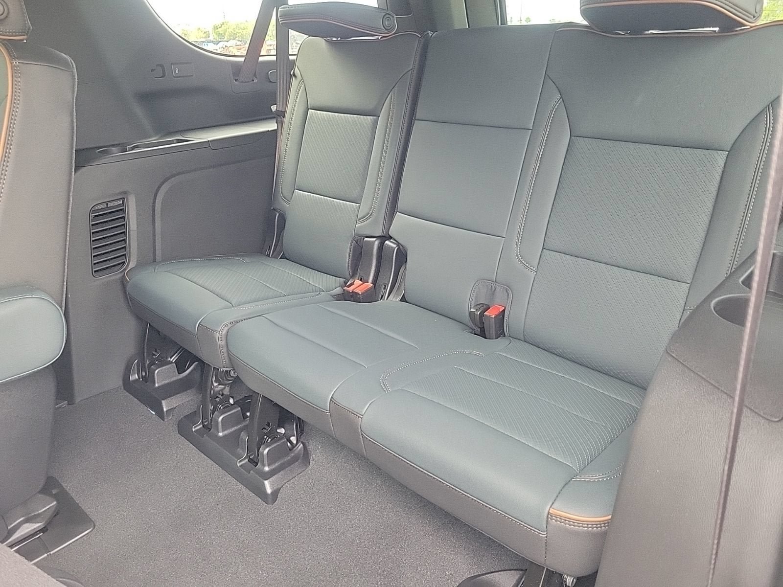 New 2026 GMC Yukon XL AT4 w/ AT4 Premium Plus Package AWD/4WD image 14
