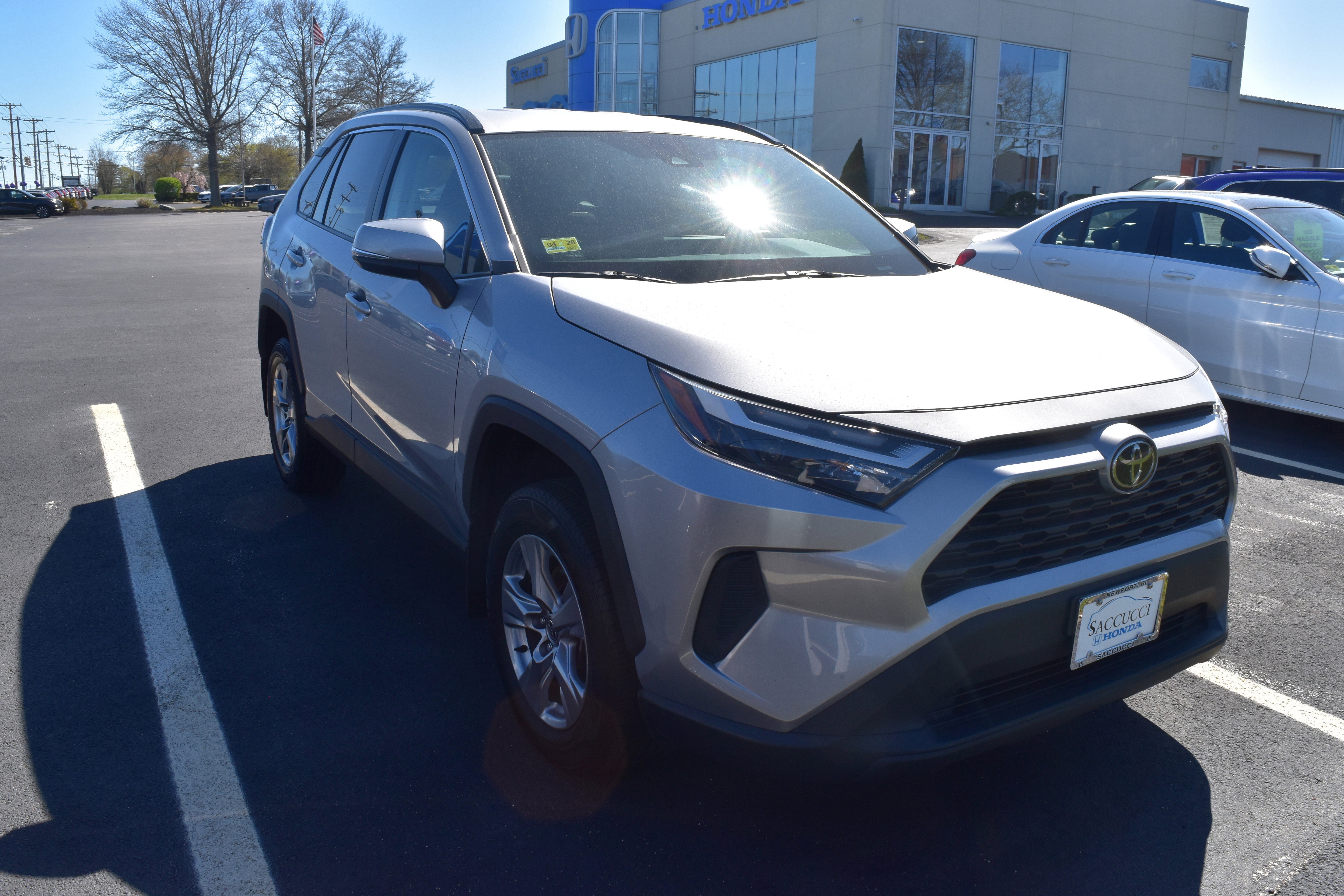 Used 2022 Toyota RAV4 XLE AWD/4WD image 2