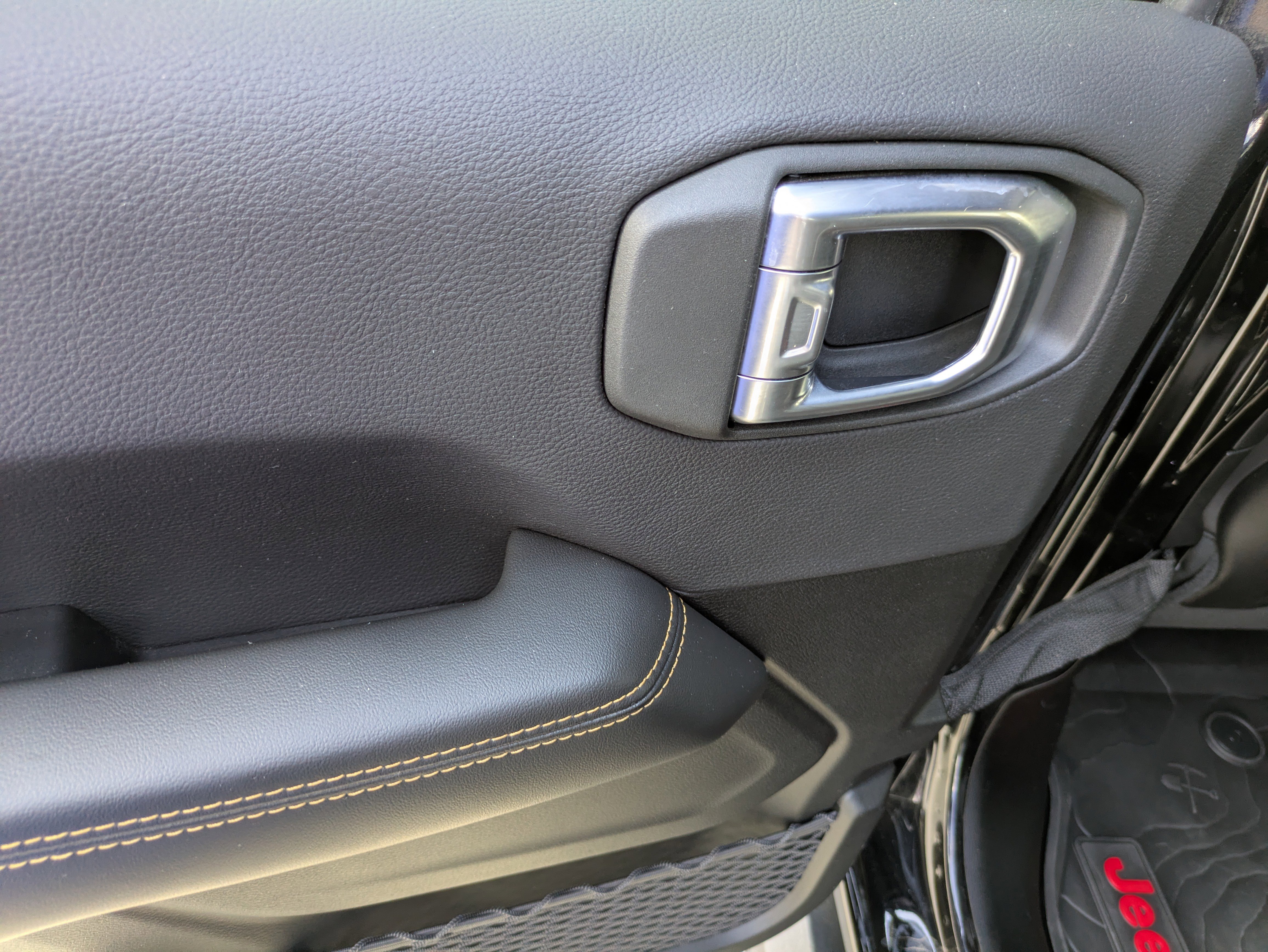 Used 2024 Jeep Wrangler Sahara image 11