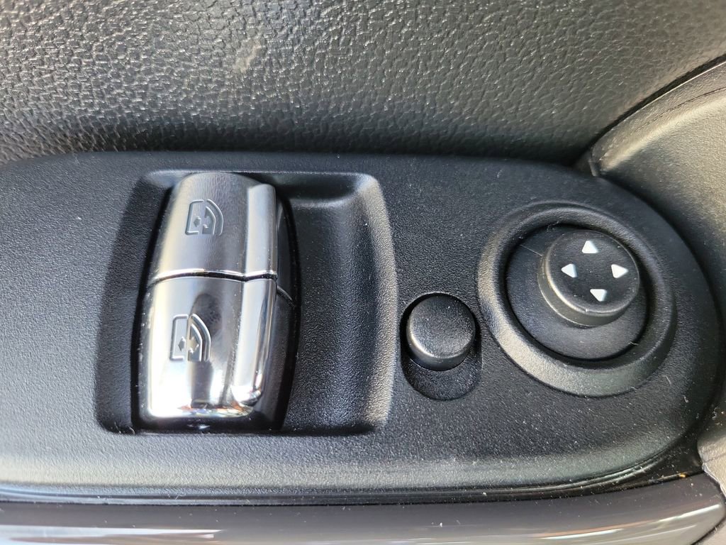 Used 2018 MINI Cooper 2-Door Hardtop image 13