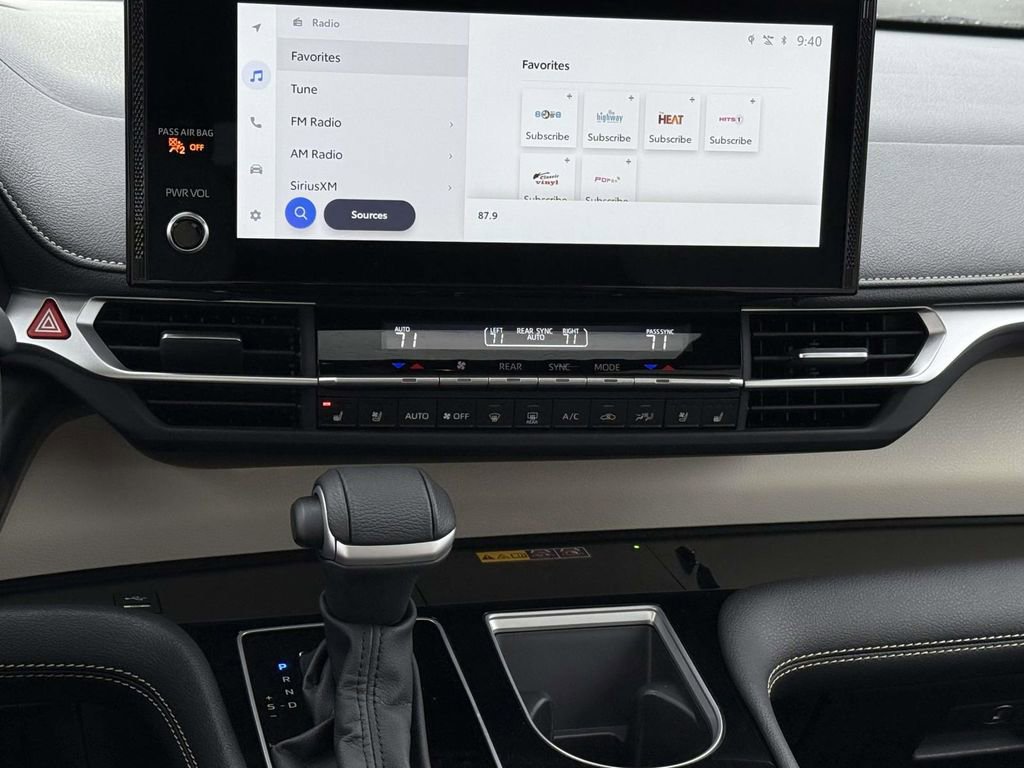 Used 2026 Toyota Sienna Platinum image 22
