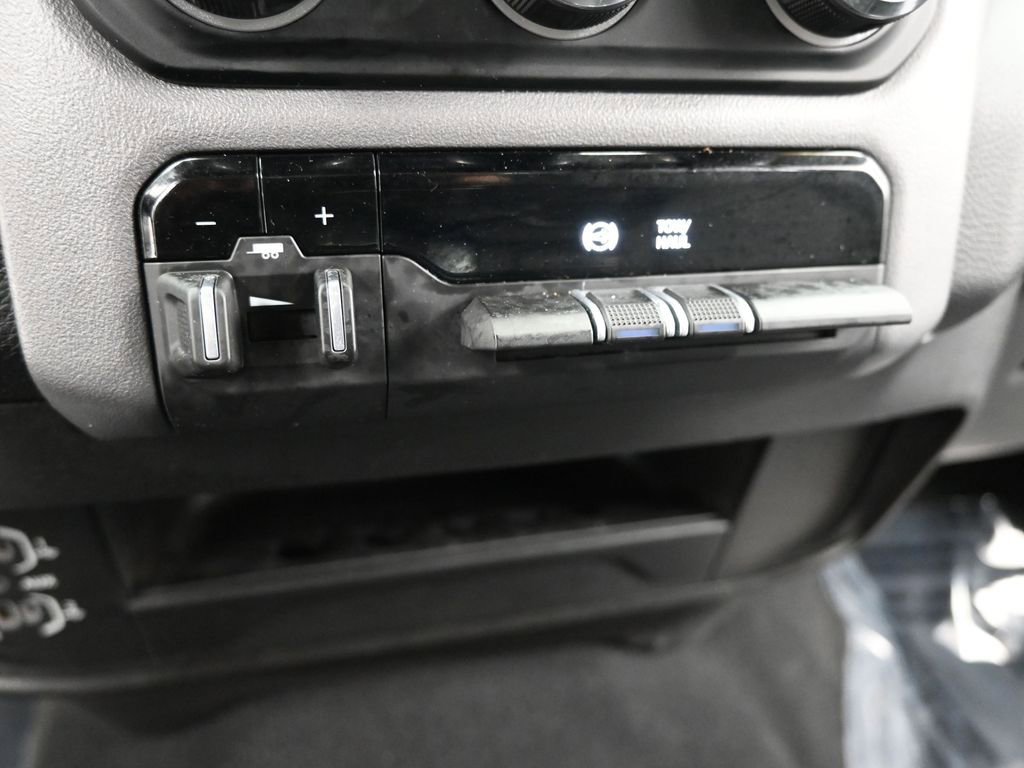 Used 2024 RAM 3500 Big Horn image 36