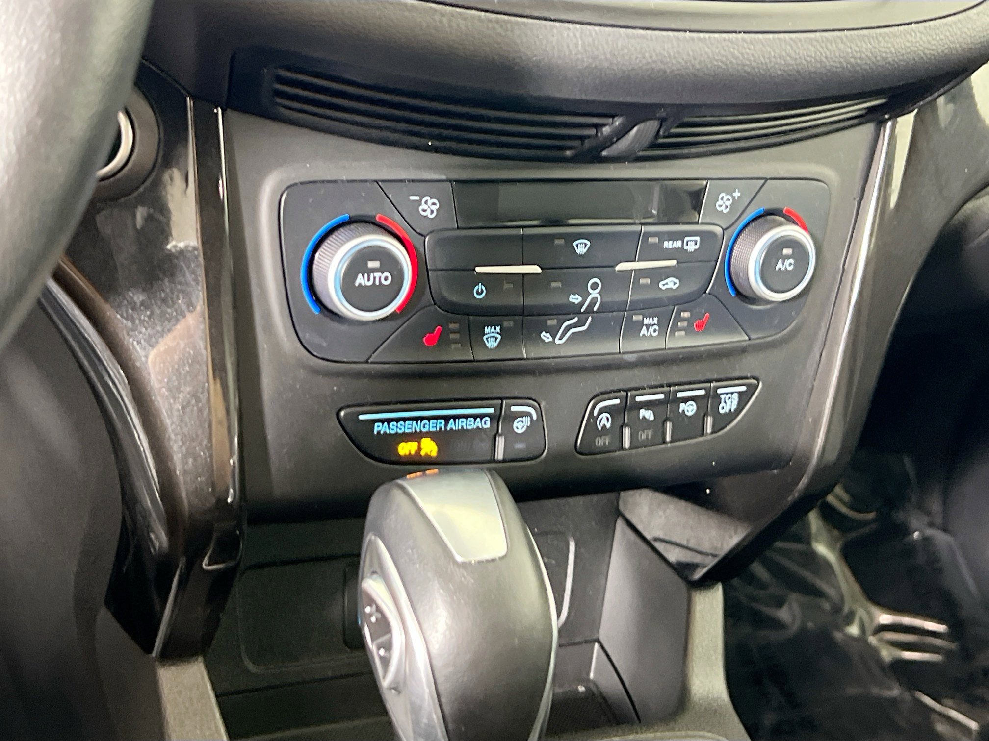 Used 2019 Ford Escape Titanium image 16