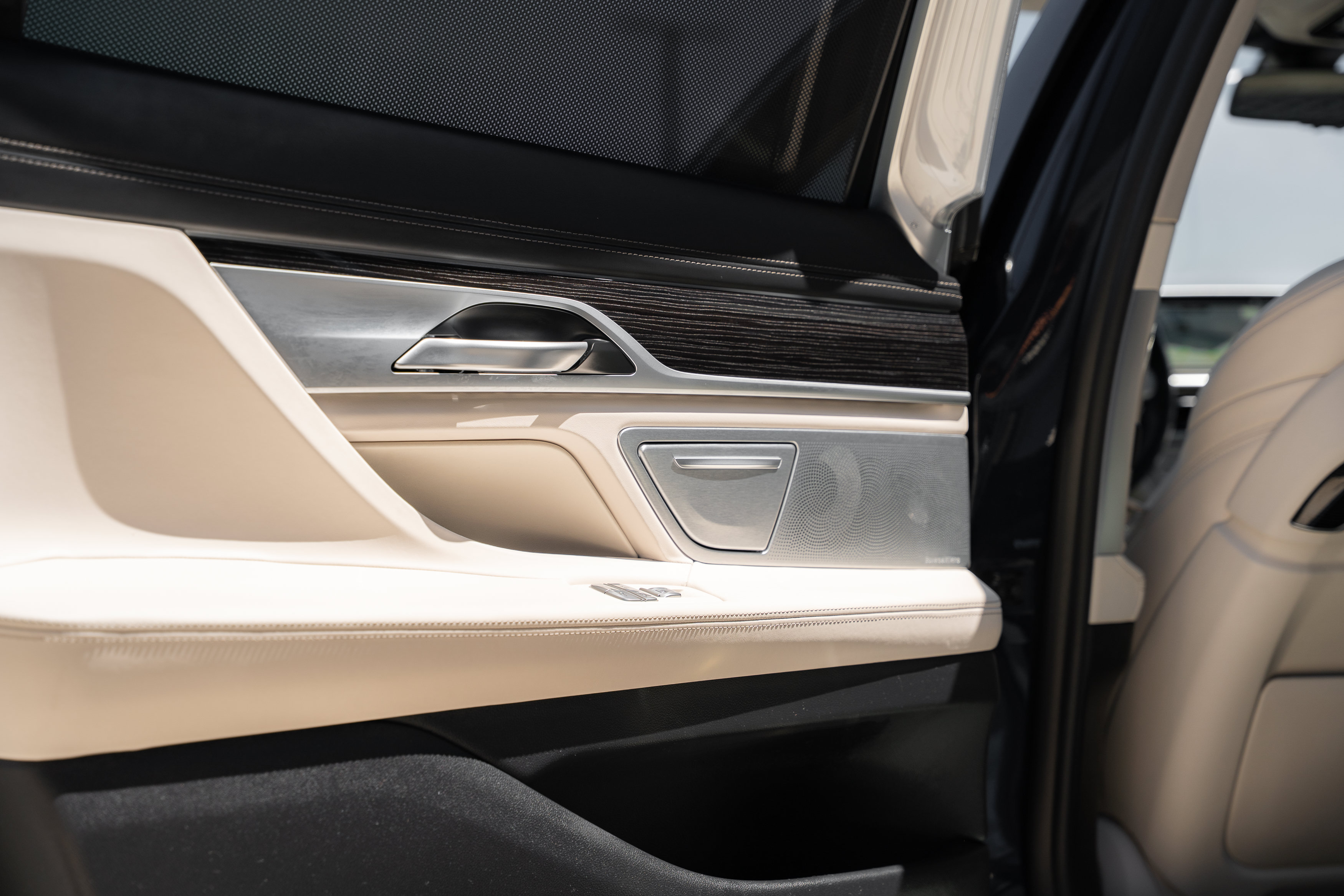 Used 2020 BMW 750i xDrive w/ Autobahn Package AWD/4WD image 28