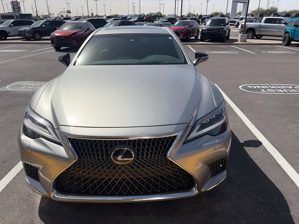 Used 2023 Lexus LS 500 w/ Accessory Package (Z1) RWD image 2
