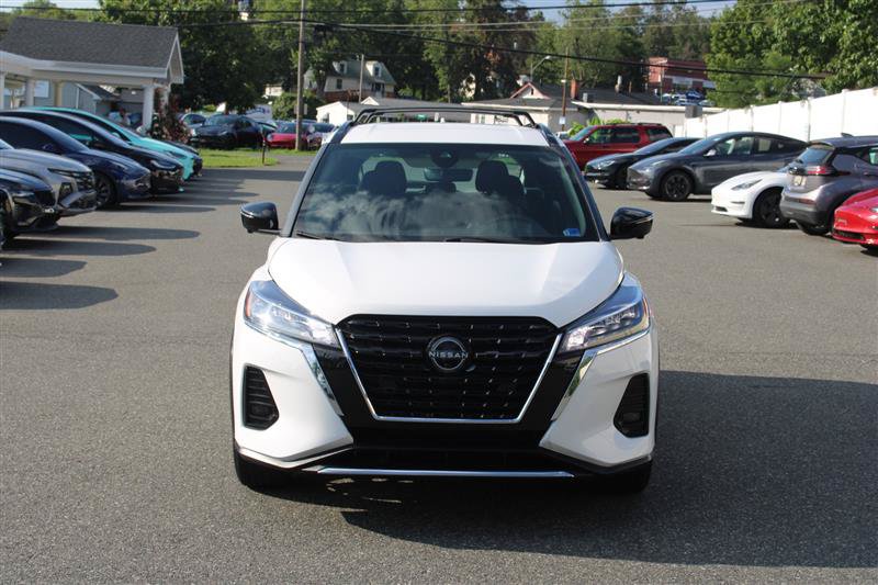 Used 2023 Nissan Kicks SR w/ Interior Electronics Package FWD image 3