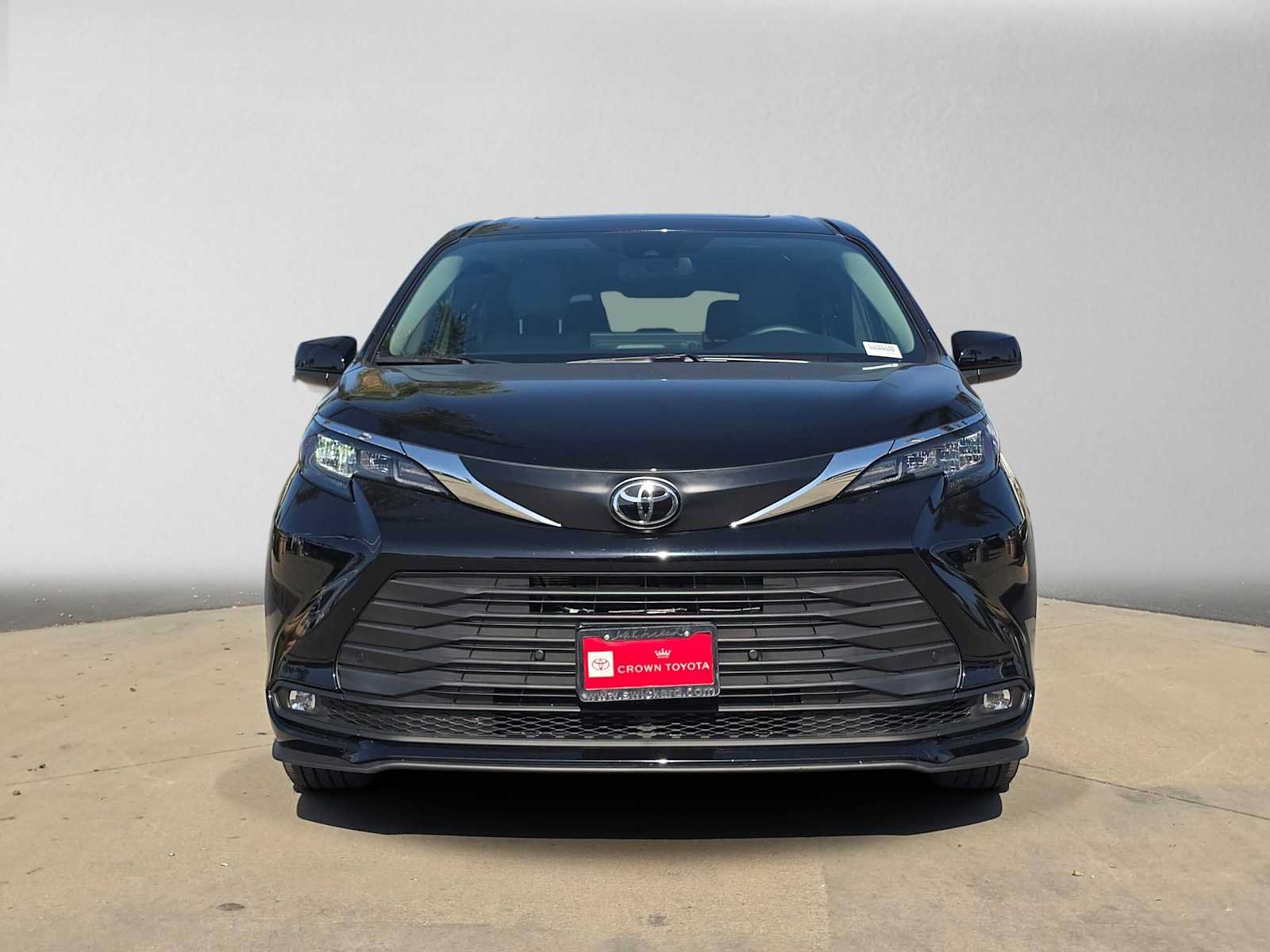 Used 2026 Toyota Sienna XLE FWD image 8