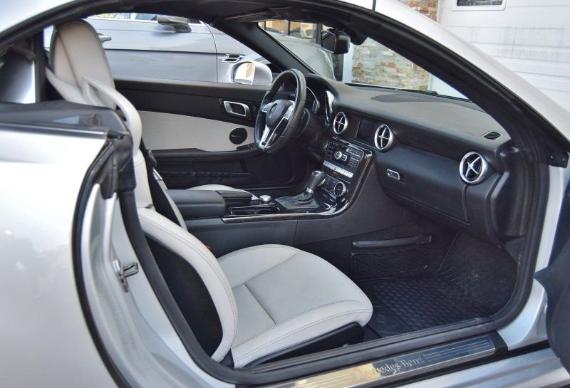 Used 2015 Mercedes-Benz SLK 250 w/ Premium Package image 17