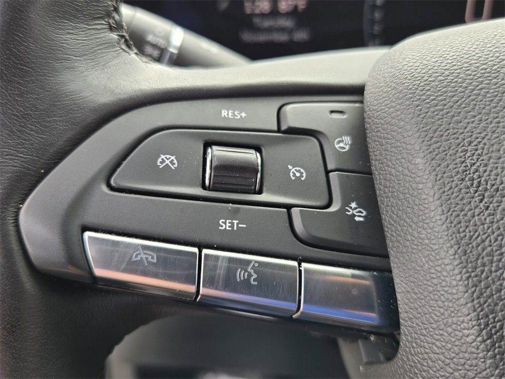 Used 2024 Cadillac XT4 Luxury w/ Cold Weather Package image 27