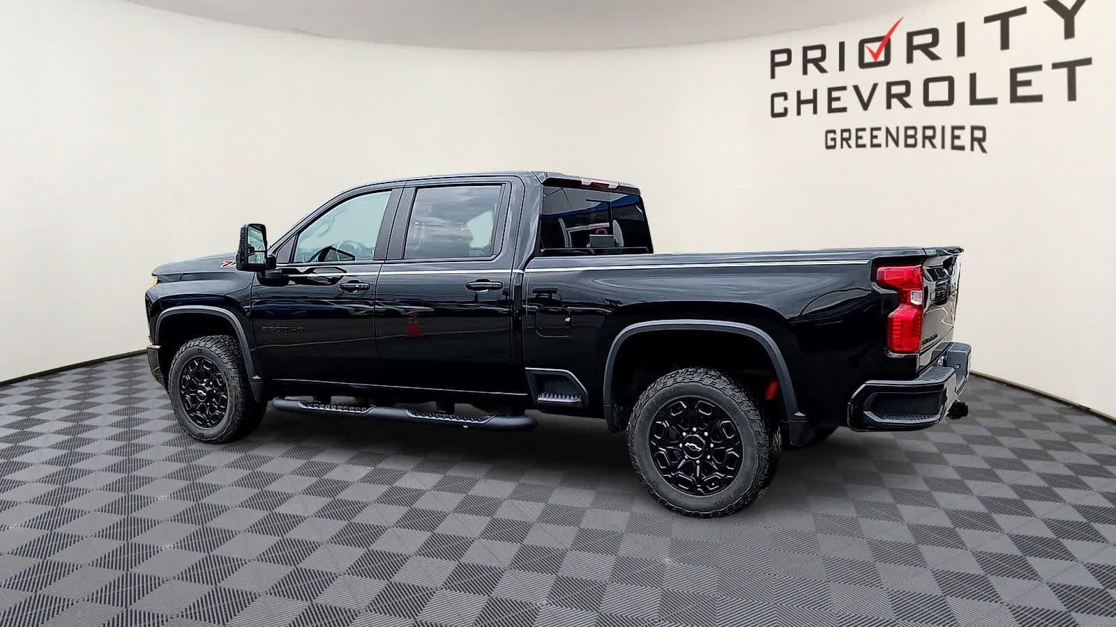 Used 2023 Chevrolet Silverado 2500 LT w/ Midnight Edition AWD/4WD image 6