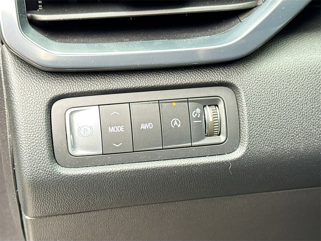 Used 2024 GMC Acadia AT4 w/ Luxury Package image 10