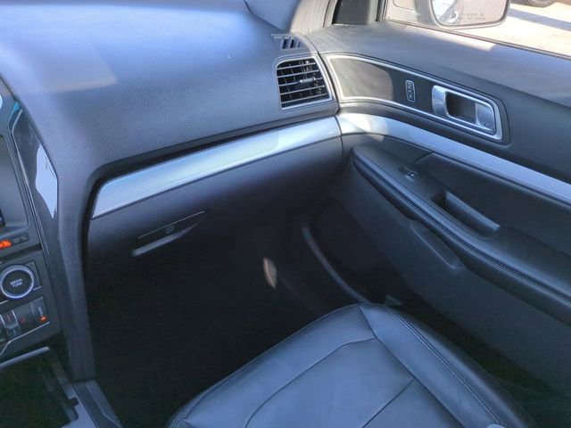 Used 2016 Ford Explorer XLT w/ Equipment Group 202A AWD/4WD image 17