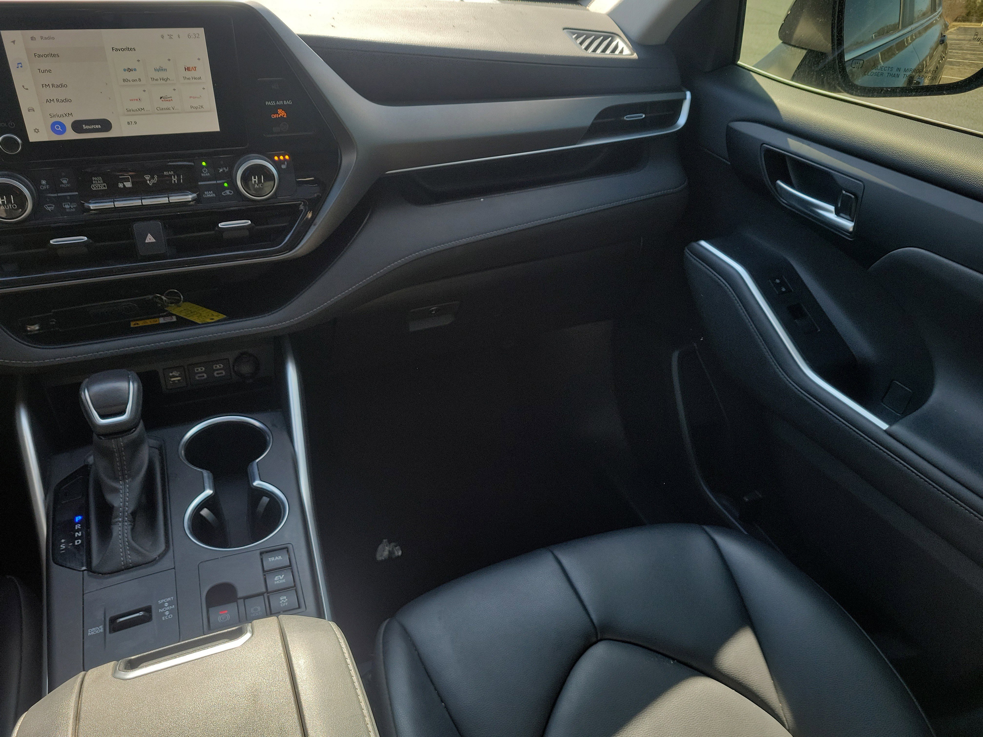 Used 2024 Toyota Highlander XLE image 16