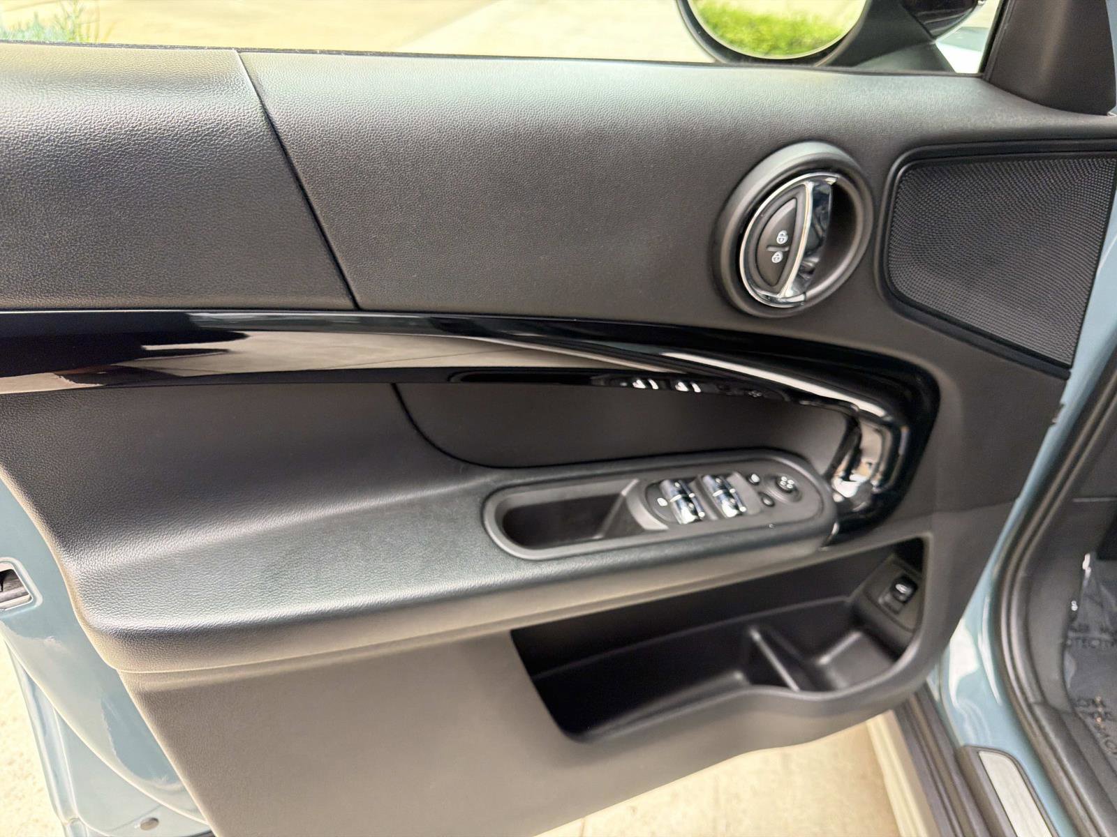 Used 2022 MINI Cooper Countryman S w/ Premium Package image 12