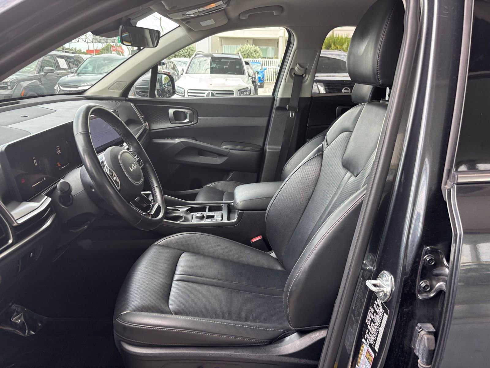 Used 2024 Kia Sorento S FWD image 29