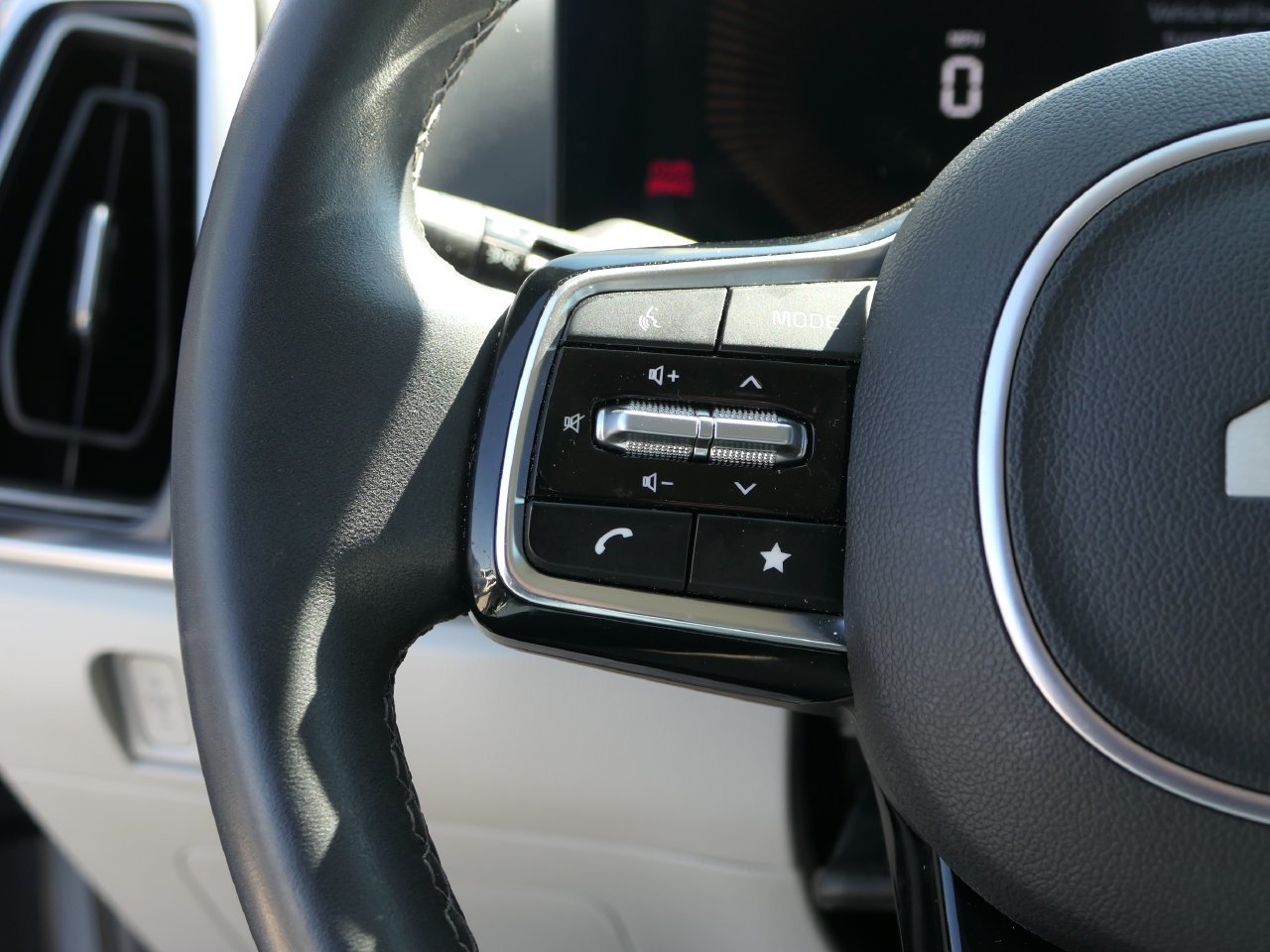 Certified 2025 Kia Sorento EX FWD image 16