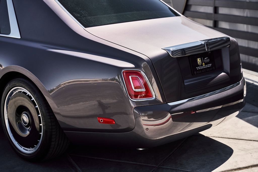 Used 2025 Rolls-Royce Phantom Sedan RWD image 12