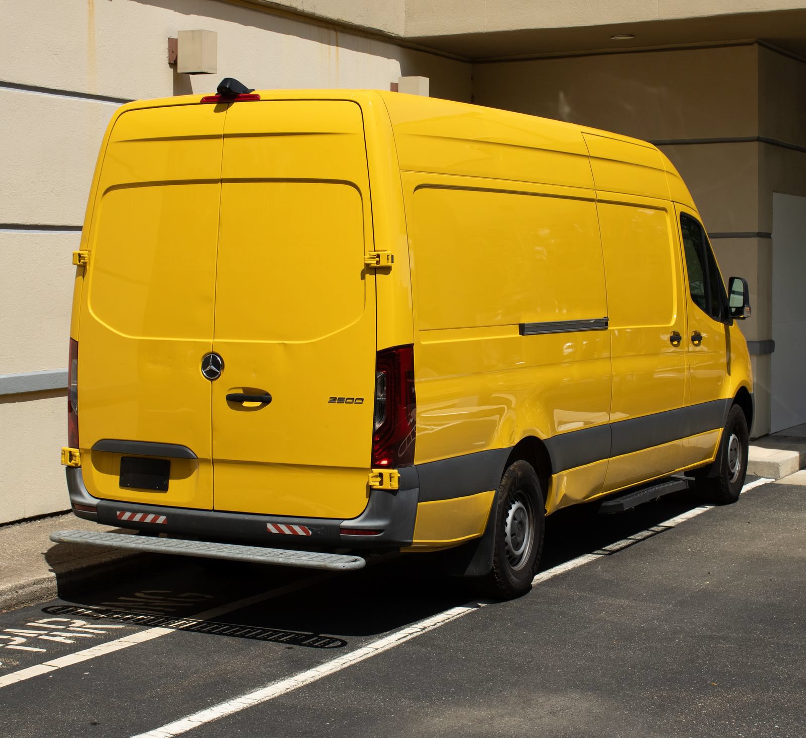 Used 2021 Mercedes-Benz Sprinter 2500 image 7