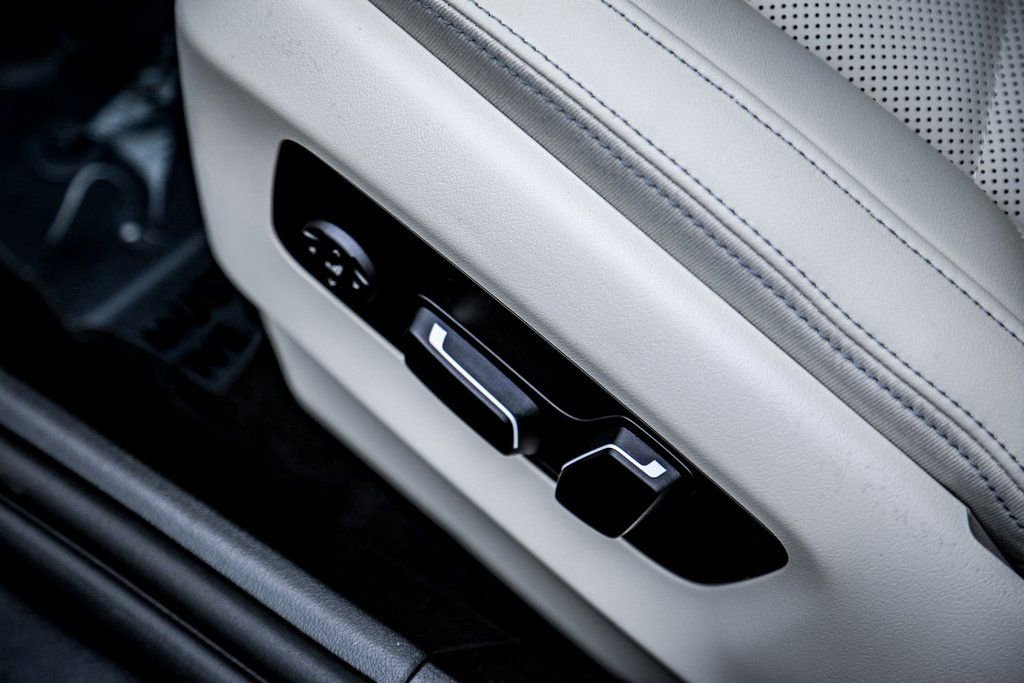 Used 2026 BMW 530i xDrive w/ M Sport Package image 19