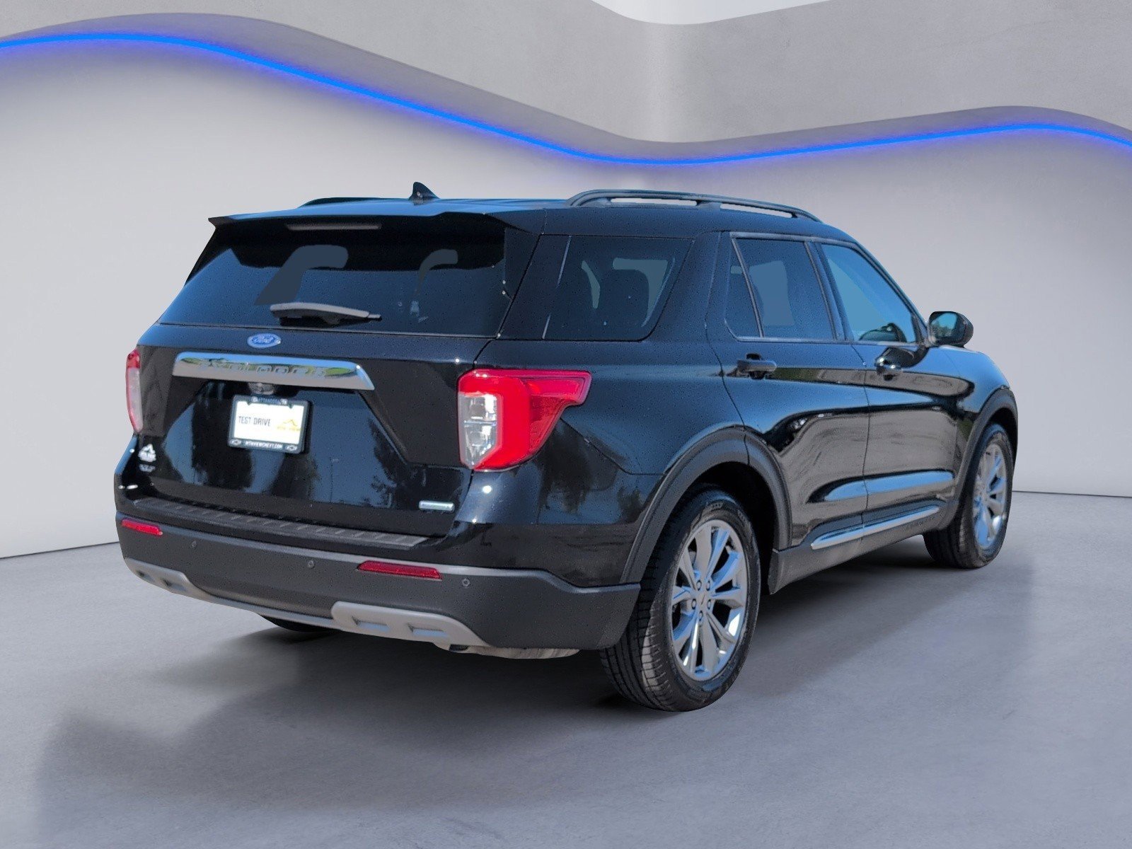 Used 2020 Ford Explorer XLT w/ Equipment Group 202A image 10