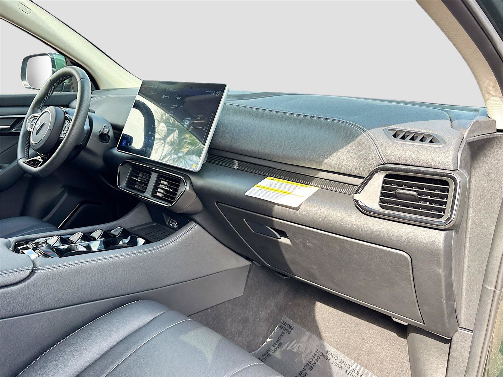 New 2025 VinFast VF 8 Eco AWD/4WD image 28