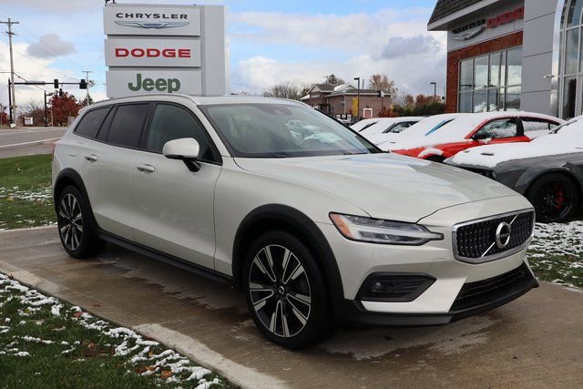 Used 2021 Volvo V60 T5 Cross Country w/ Climate Package image 3