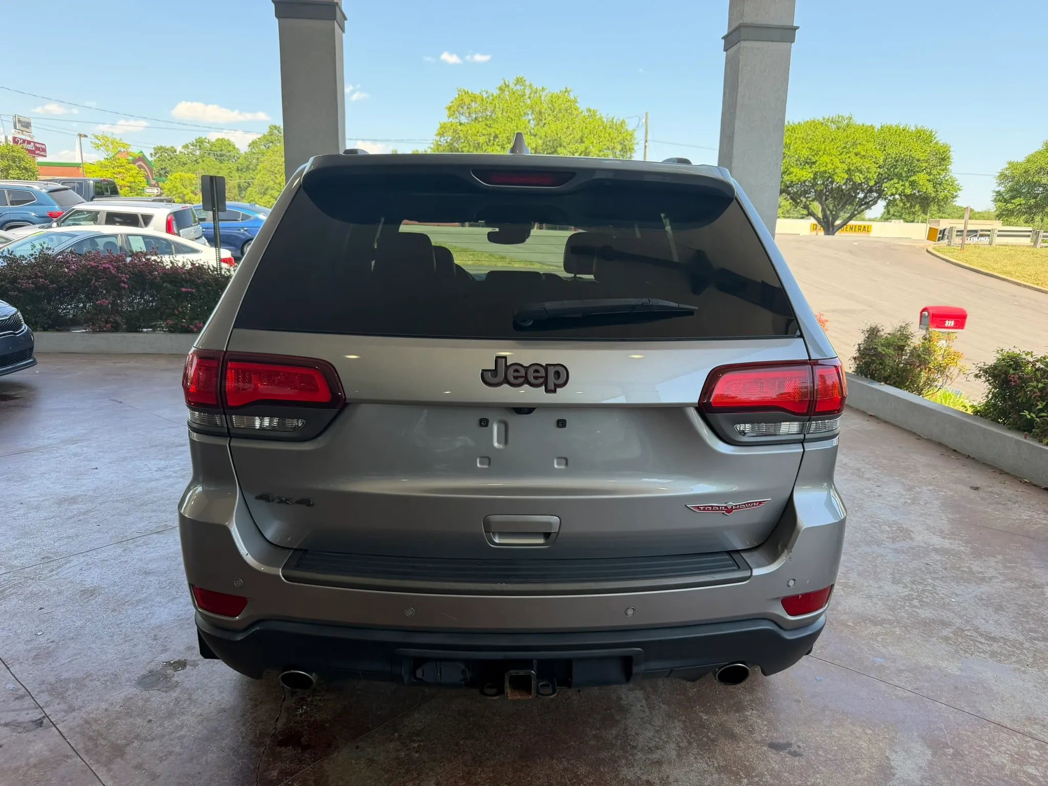 Used 2017 Jeep Grand Cherokee Trailhawk w/ Trailhawk Luxury Group AWD/4WD image 5