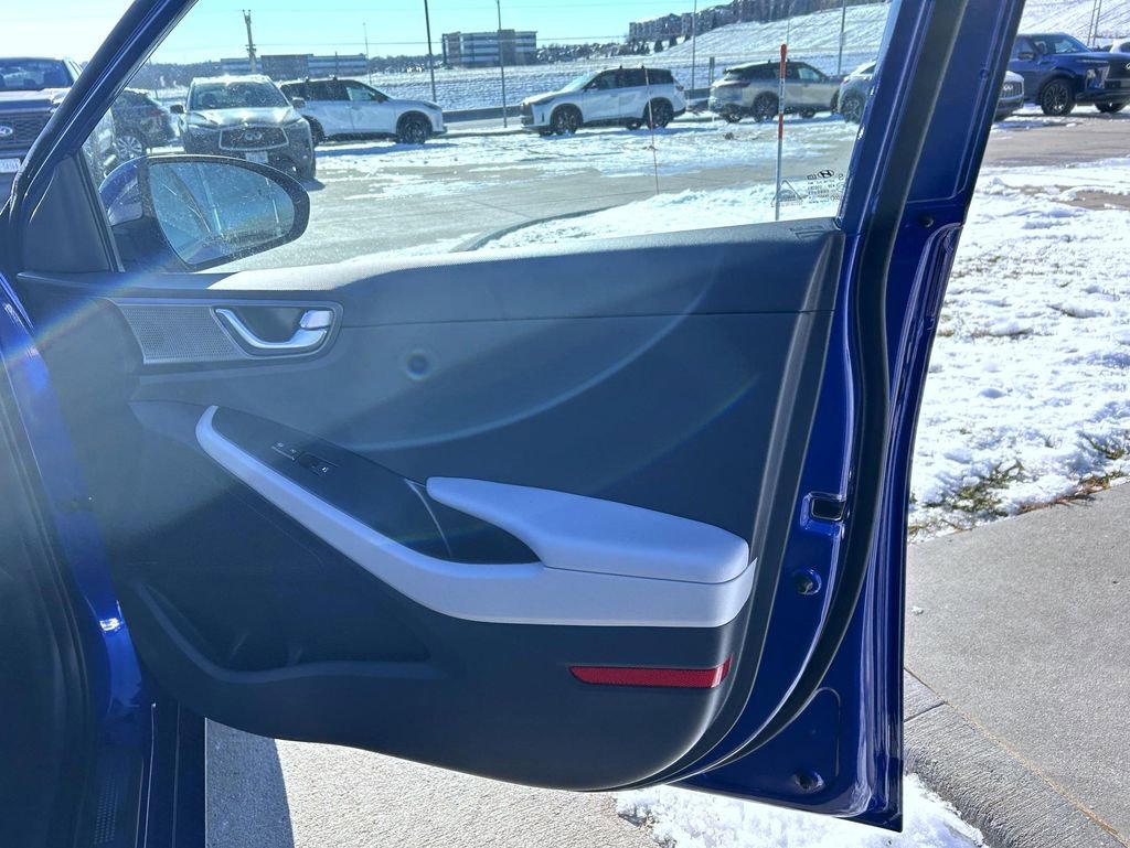 Used 2021 Hyundai Ioniq Limited image 17