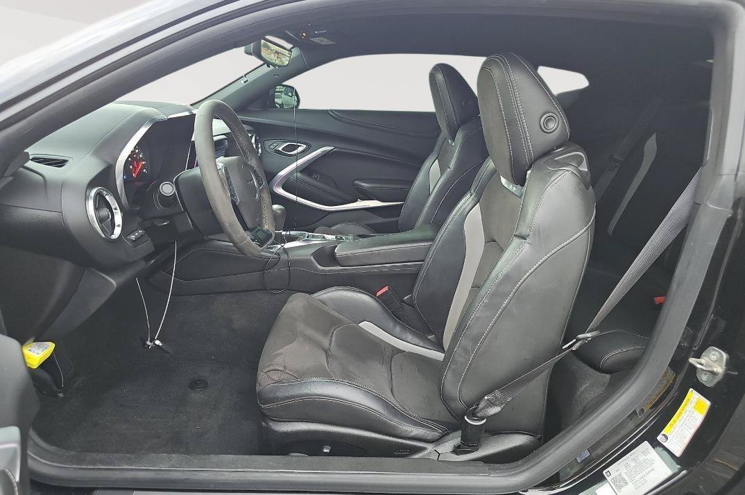 Used 2020 Chevrolet Camaro LT w/ 1LE Track Performance Package RWD image 3