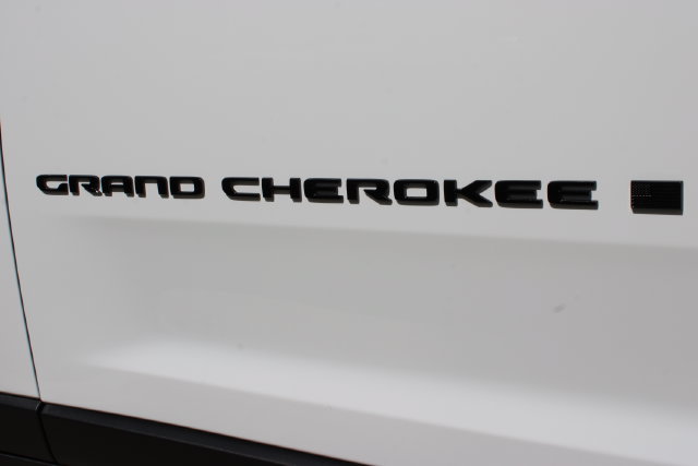 New 2027 Jeep Grand Cherokee Limited w/ Limited Altitude Package AWD/4WD image 8