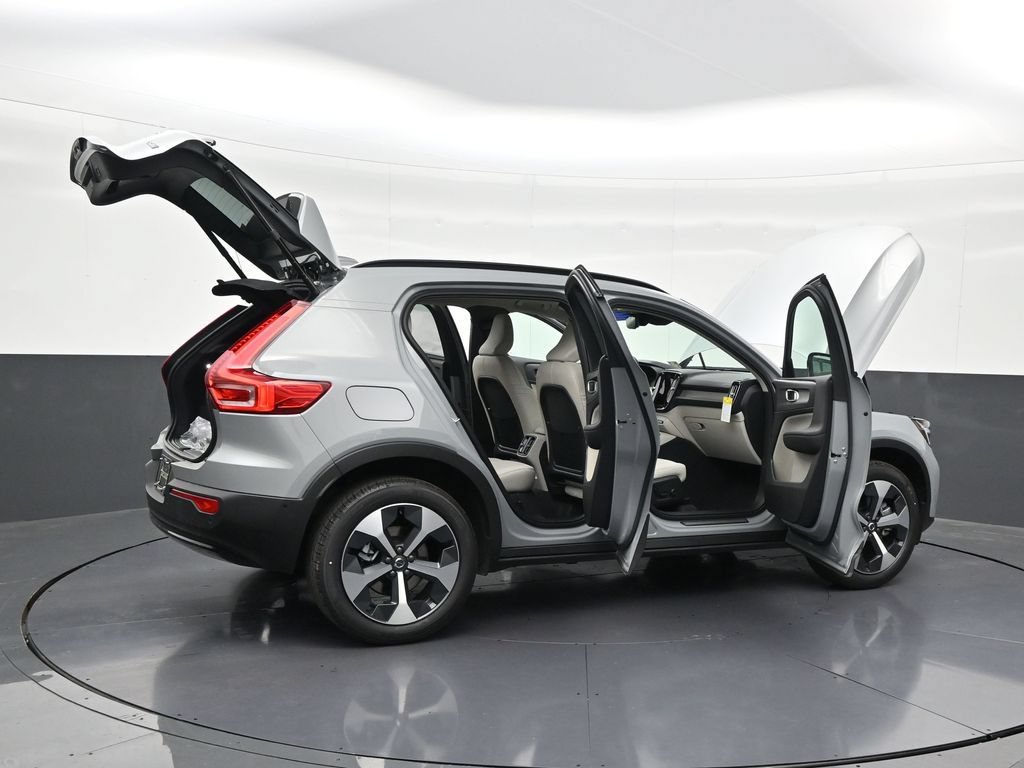 New 2026 Volvo XC40 B5 Plus w/ Protection Package Premier AWD/4WD image 29